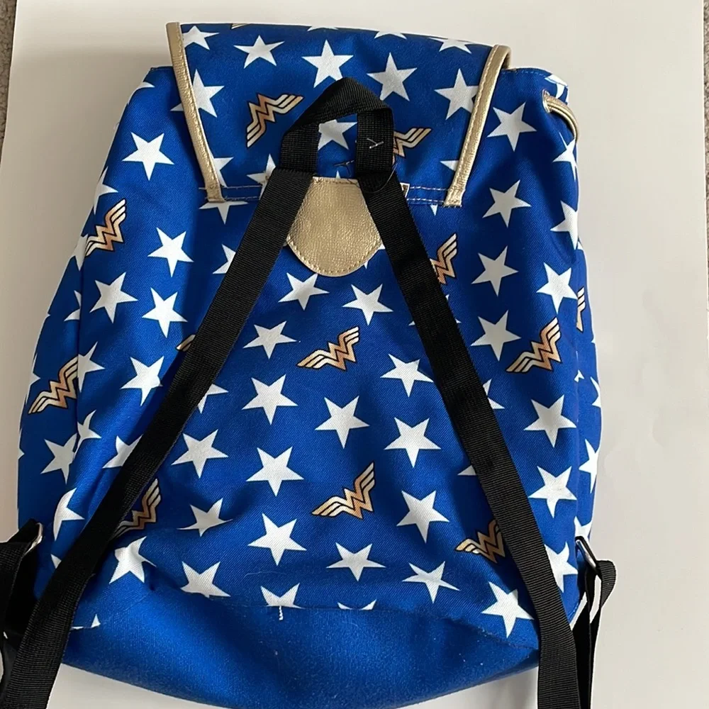 Wonder Woman Backpack - Picture 5 of 6